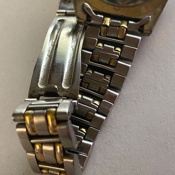 Guess Women's Vintage Silver Gold Two Tone Round Blue Dial Watch - Picture 7 of 10